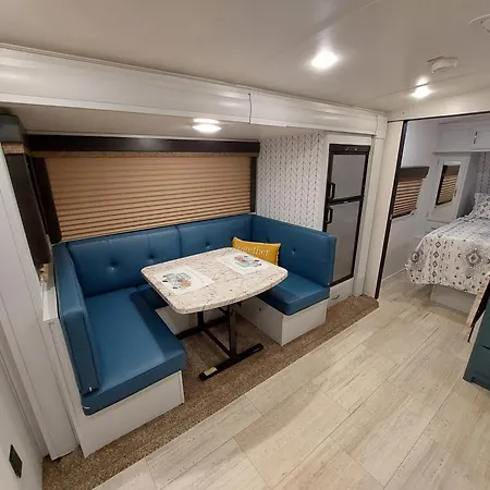 The Torres' Camper Experience! Apartment Tampa Exterior photo